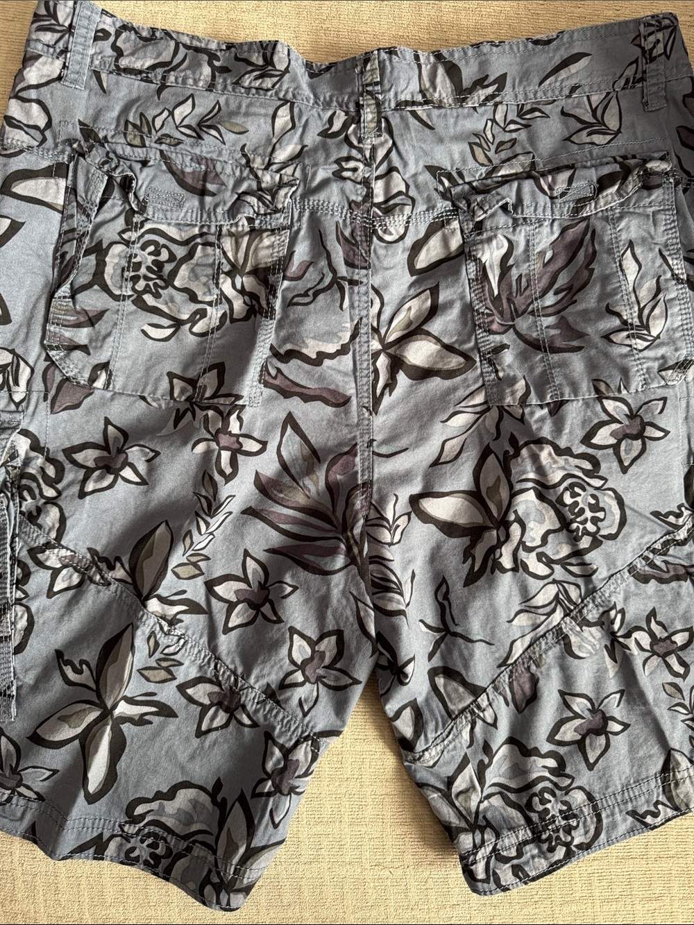 Faded Glory Blue and Gray Floral Cargo Shorts, Size:38 - Picture 5 of 7